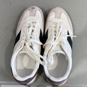 White and Black Men’s Retro Runner Sneakers